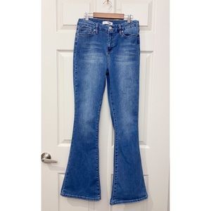 Flared Leg Blue Jeans | curvy fit high rise | sz 9 / 29